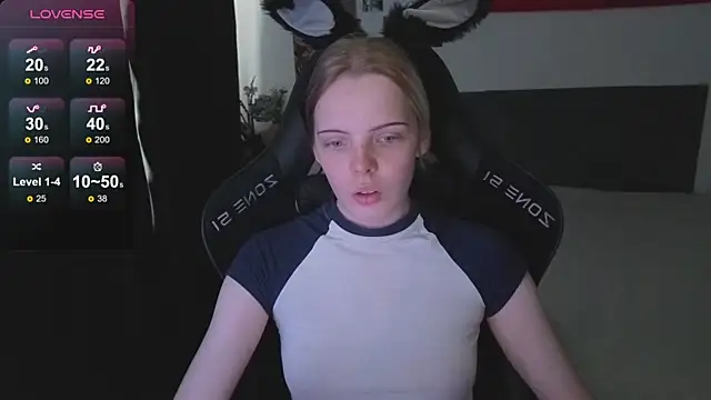 Snapshot of Luna_Navy chatting on November 10, 2025, 9:08 am Luna Navy online show from November 10, 2025, 9:08 am