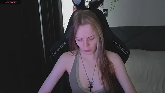 Snapshot of Luna_Navy chatting on November 23, 2025, 8:25 am Luna Navy online show from November 23, 2025, 8:25 am