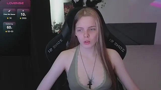 Snapshot of Luna_Navy chatting on November 28, 2025, 8:28 am Luna Navy online show from November 28, 2025, 8:28 am