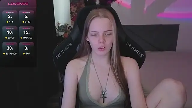 Snapshot of Luna_Navy chatting on November 29, 2025, 8:28 am Luna Navy online show from November 29, 2025, 8:28 am