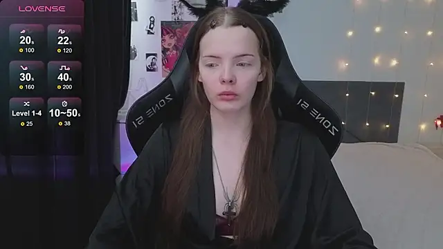 Luna Navy online show from March 5, 2026, 5:47 am