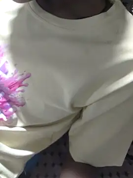 POOJACOUPLE online show from October 17, 2025, 4:37 am