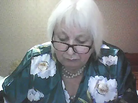 Snapshot of Alexia64231 chatting on September 24, 2025, 4:32 pm Alexia64231 online show from September 24, 2025, 4:32 pm