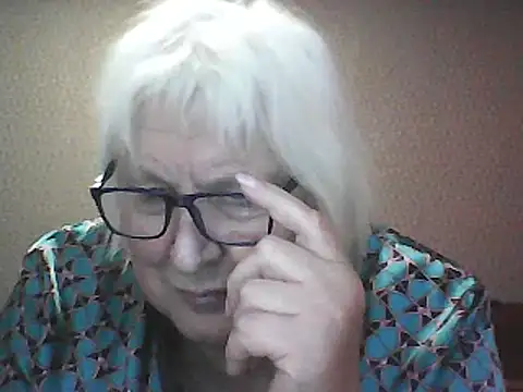 Snapshot of Alexia64231 chatting on October 8, 2025, 6:27 pm Alexia64231 online show from October 8, 2025, 6:27 pm