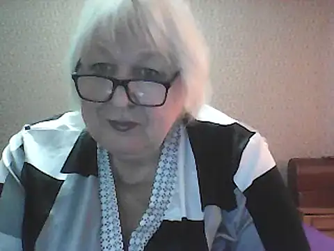 Snapshot of Alexia64231 chatting on October 12, 2025, 1:10 pm Alexia64231 online show from October 12, 2025, 1:10 pm
