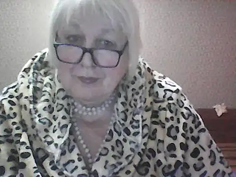 Snapshot of Alexia64231 chatting on October 19, 2025, 5:35 pm Alexia64231 online show from October 19, 2025, 5:35 pm