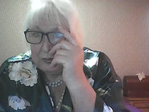 Snapshot of Alexia64231 chatting on October 20, 2025, 5:41 am Alexia64231 online show from October 20, 2025, 5:41 am