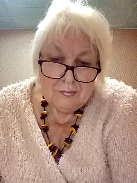 Snapshot of Alexia64231 chatting on October 27, 2025, 7:29 pm Alexia64231 online show from October 27, 2025, 7:29 pm