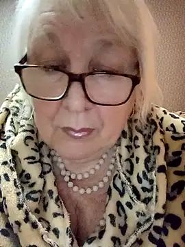 Snapshot of Alexia64231 chatting on November 3, 2025, 5:09 am Alexia64231 online show from November 3, 2025, 5:09 am