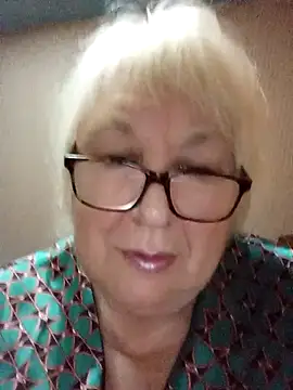 Snapshot of Alexia64231 chatting on November 3, 2025, 9:05 pm Alexia64231 online show from November 3, 2025, 9:05 pm