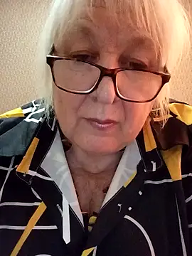 Snapshot of Alexia64231 chatting on November 4, 2025, 9:08 am Alexia64231 online show from November 4, 2025, 9:08 am