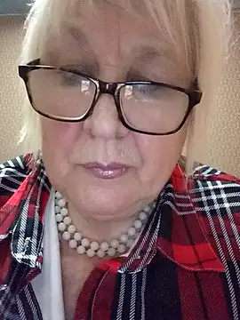 Snapshot of Alexia64231 chatting on November 5, 2025, 3:45 pm Alexia64231 online show from November 5, 2025, 3:45 pm