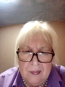 Snapshot of Alexia64231 chatting on November 6, 2025, 4:02 am Alexia64231 online show from November 6, 2025, 4:02 am