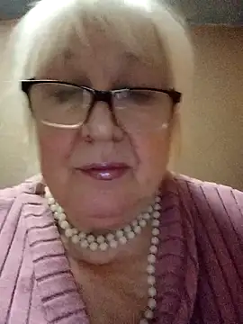 Snapshot of Alexia64231 chatting on November 6, 2025, 4:08 pm Alexia64231 online show from November 6, 2025, 4:08 pm