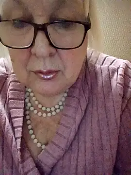 Snapshot of Alexia64231 chatting on November 7, 2025, 4:51 pm Alexia64231 online show from November 7, 2025, 4:51 pm