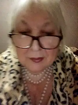 Snapshot of Alexia64231 chatting on November 11, 2025, 2:11 am Alexia64231 online show from November 11, 2025, 2:11 am