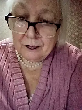 Snapshot of Alexia64231 chatting on November 13, 2025, 8:41 pm Alexia64231 online show from November 13, 2025, 8:41 pm