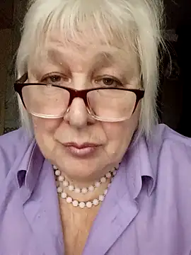 Snapshot of Alexia64231 chatting on November 17, 2025, 7:14 am Alexia64231 online show from November 17, 2025, 7:14 am