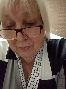 Snapshot of Alexia64231 chatting on November 18, 2025, 7:24 am Alexia64231 online show from November 18, 2025, 7:24 am