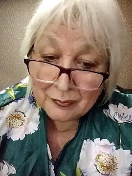 Snapshot of Alexia64231 chatting on November 25, 2025, 5:02 pm Alexia64231 online show from November 25, 2025, 5:02 pm