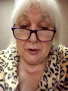 Snapshot of Alexia64231 chatting on November 30, 2025, 1:42 am Alexia64231 online show from November 30, 2025, 1:42 am