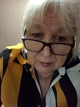 Snapshot of Alexia64231 chatting on December 1, 2025, 4:01 pm Alexia64231 online show from December 1, 2025, 4:01 pm