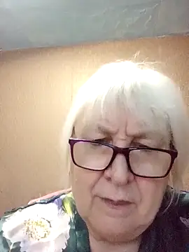 Snapshot of Alexia64231 chatting on December 2, 2025, 4:29 am Alexia64231 online show from December 2, 2025, 4:29 am