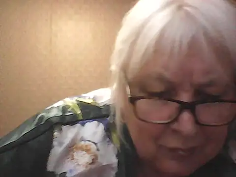 Snapshot of Alexia64231 chatting on December 3, 2025, 5:04 am Alexia64231 online show from December 3, 2025, 5:04 am