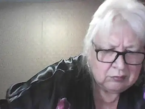 Alexia64231 online show from April 17, 2026, 12:35 am