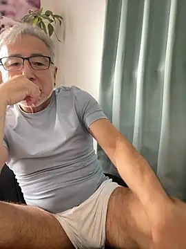 gholly2007 online show from November 9, 2025, 2:32 am