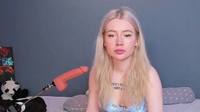 Lillie Berry online show from April 22, 2026, 4:48 am