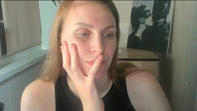 JuliaMuuun online show from April 14, 2026, 9:21 pm
