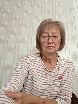 AlikaSwan5821 online show from September 15, 2025, 1:22 pm