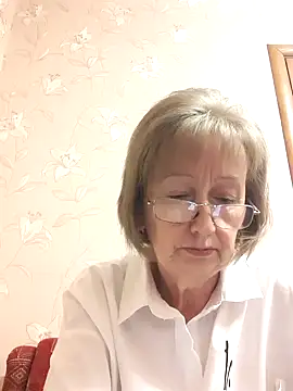 AlikaSwan5821 online show from September 16, 2025, 12:50 pm