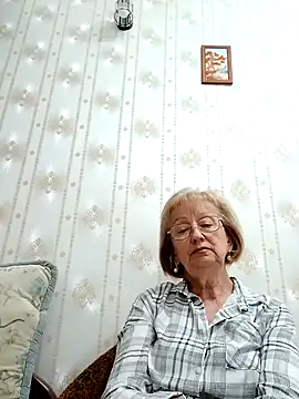 AlikaSwan5821 online show from October 1, 2025, 7:09 pm