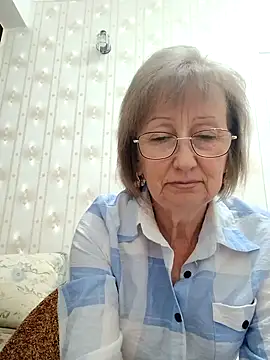 AlikaSwan5821 online show from October 13, 2025, 6:41 pm