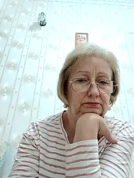 AlikaSwan5821 online show from November 11, 2025, 8:31 pm