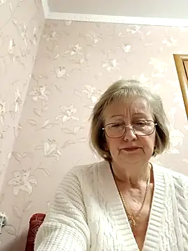 Snapshot of AlikaSwan5821 chatting on December 16, 2025, 2:00 pm AlikaSwan5821 online show from December 16, 2025, 2:00 pm