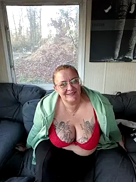 Misspapillon1840 online show from December 3, 2025, 8:12 am