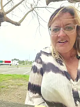 Misspapillon1840 online show from April 3, 2026, 1:31 pm