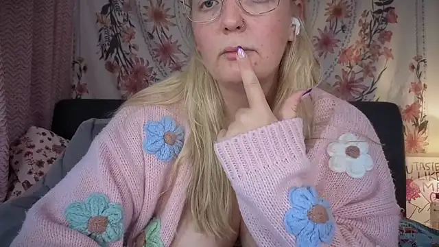 Daisyxoxo  online show from October 3, 2025, 8:33 am