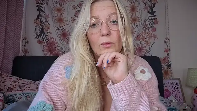 Daisyxoxo  online show from October 16, 2025, 8:26 am