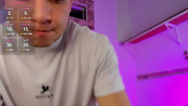 Snapshot of max_valiant1 chatting on October 4, 2025, 7:34 pm max valiant1 online show from October 4, 2025, 7:34 pm