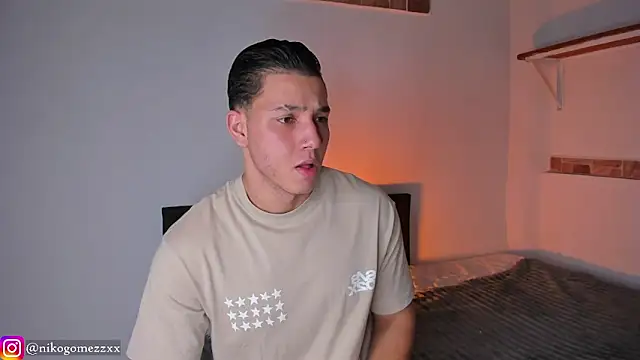 Snapshot of max_valiant1 chatting on October 15, 2025, 4:12 am max valiant1 online show from October 15, 2025, 4:12 am