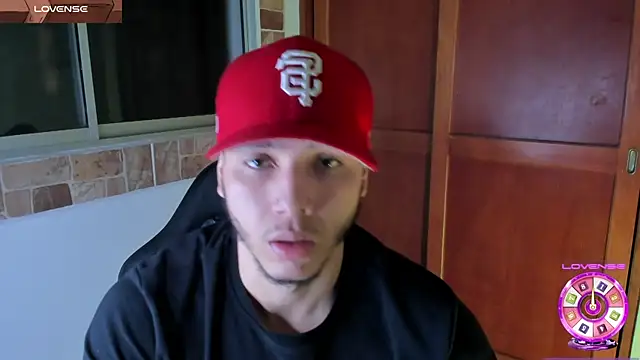 Snapshot of max_valiant1 chatting on December 18, 2025, 4:18 am max valiant1 online show from December 18, 2025, 4:18 am