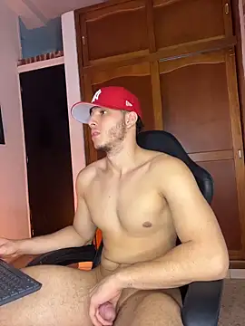 Snapshot of max_valiant1 chatting on December 19, 2025, 5:03 am max valiant1 online show from December 19, 2025, 5:03 am