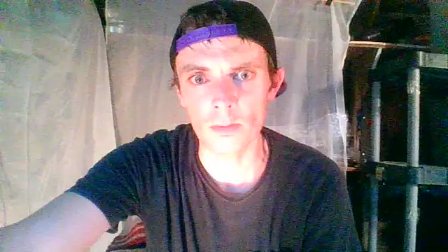 Snapshot of RichardW chatting on June 9, 2026, 5:19 am RichardW online show from June 9, 2026, 5:19 am