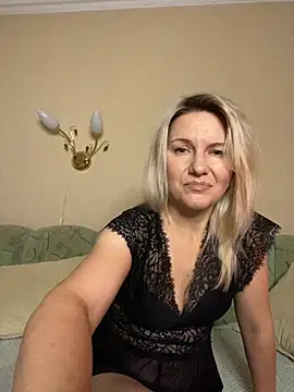 Snapshot of AliceSwan4011 chatting on October 17, 2025, 3:53 am AliceSwan4011 online show from October 17, 2025, 3:53 am