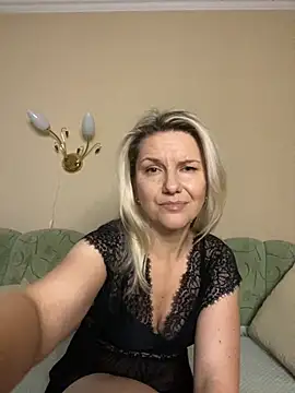 Snapshot of AliceSwan4011 chatting on November 25, 2025, 2:06 pm AliceSwan4011 online show from November 25, 2025, 2:06 pm