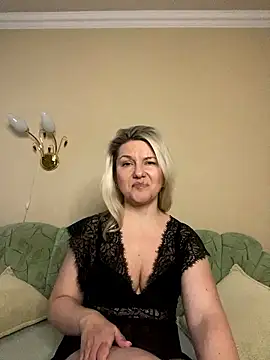 Snapshot of AliceSwan4011 chatting on January 18, 2026, 2:32 pm AliceSwan4011 online show from January 18, 2026, 2:32 pm